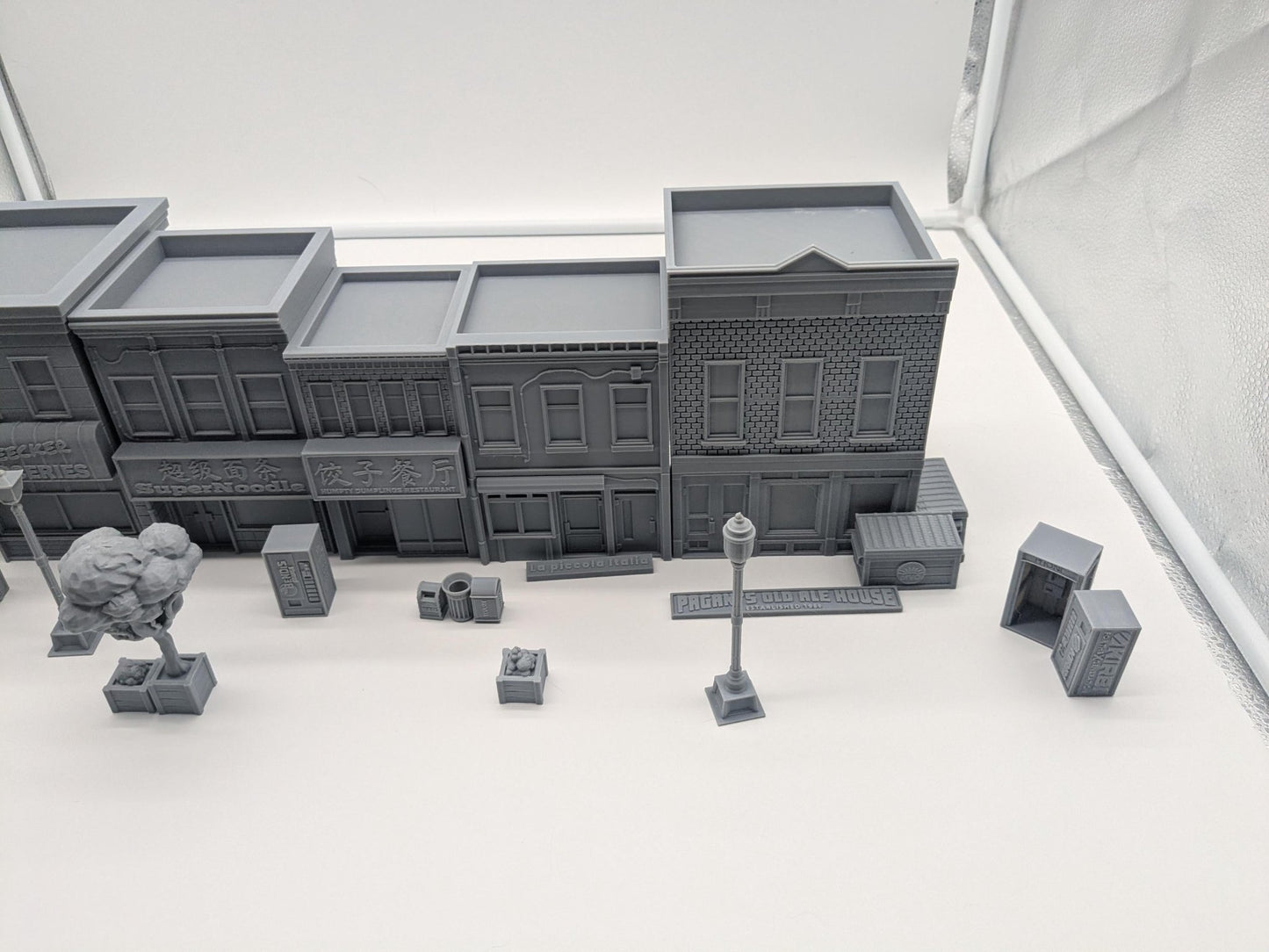 40mm Heroic City Block Terrain – 5 Buildings + 19 Scatter - Northern Foundry