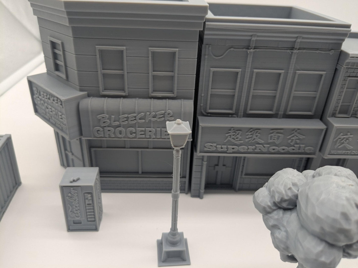40mm Heroic City Block Terrain – 5 Buildings + 19 Scatter - Northern Foundry